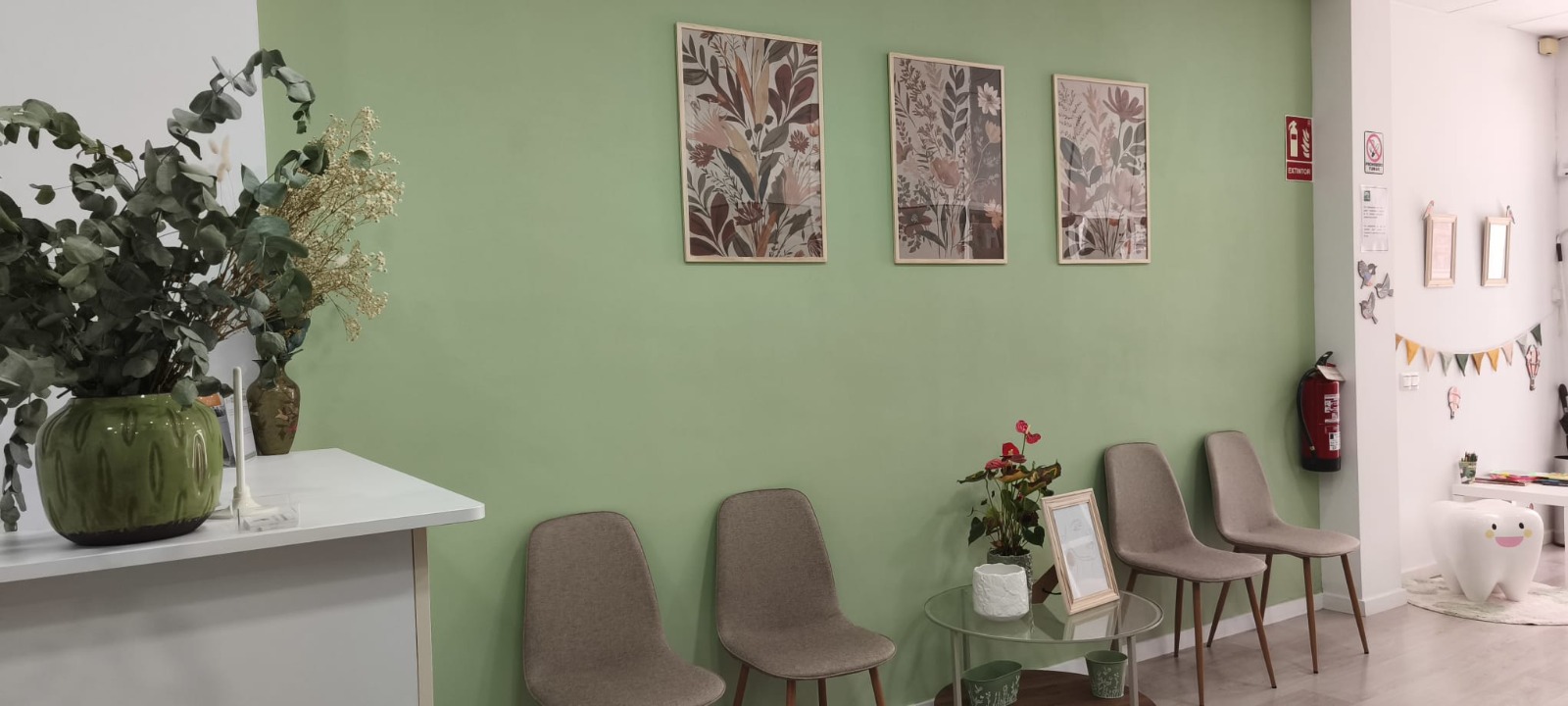 Clínica Aljariz Dental sala de espera